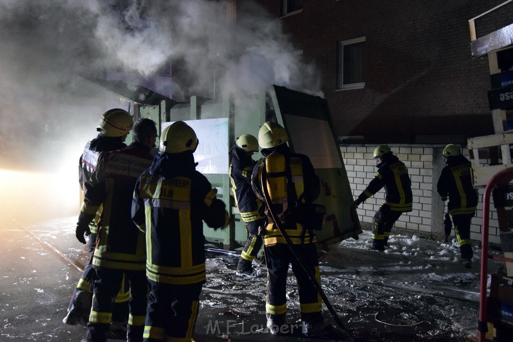 Feuer Papp Presscontainer Koeln Hoehenberg Bochumerstr P194.JPG - Miklos Laubert